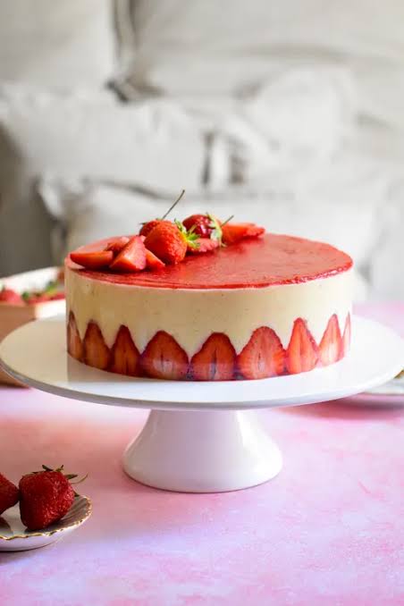 Bolo com acabamento profissional de confeitaria