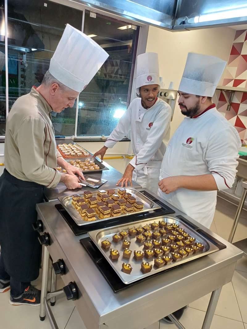 Cozinha escola equipada